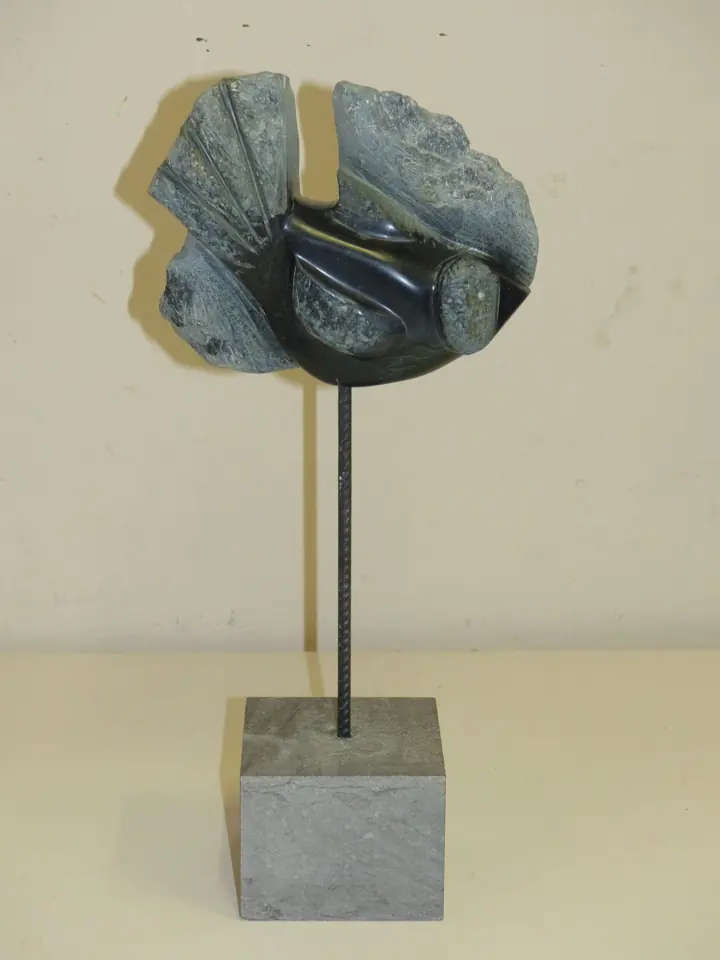 Abstract beeld op een sokkel
