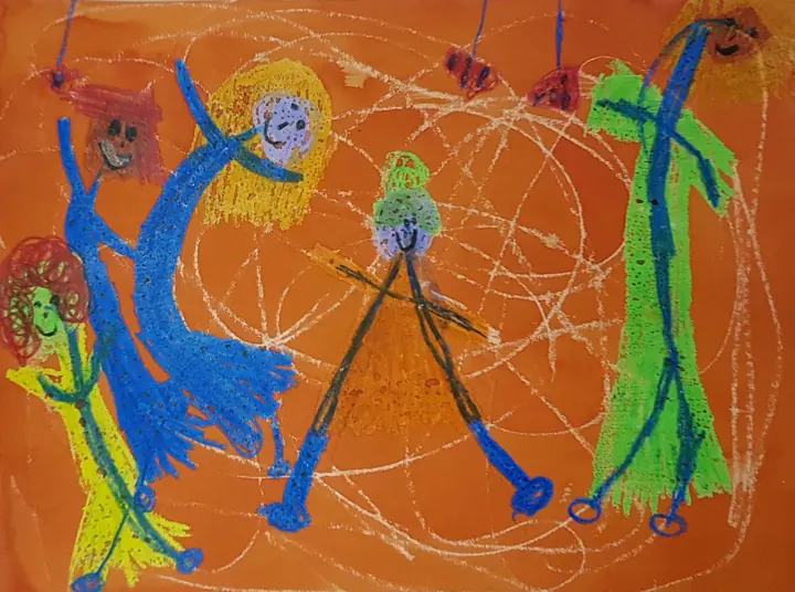 Kleurrijke tekening van vier figuren op oranje papier