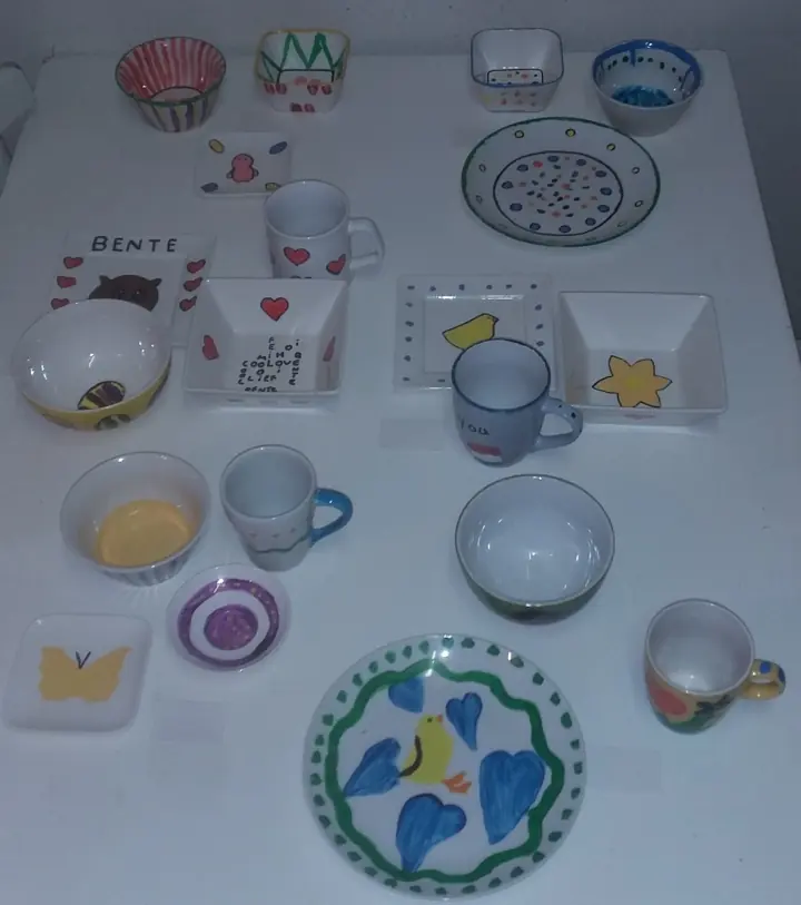 Porselein van een kinderworkshop